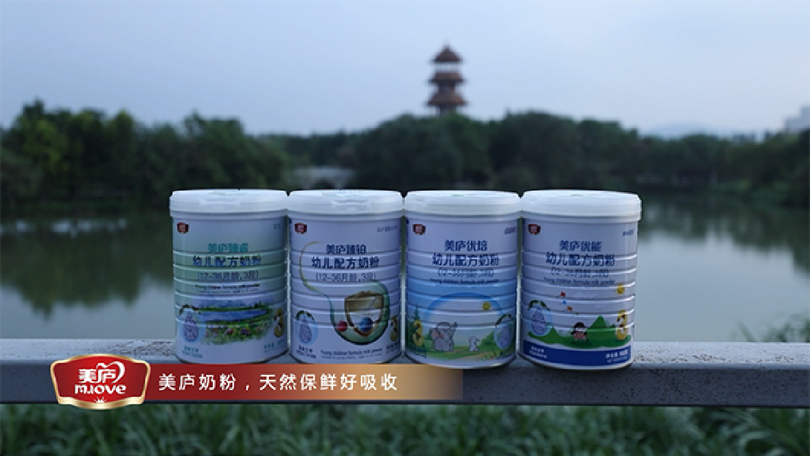 明博体育奶粉《一米天空》，萌娃与大熊猫有个约会